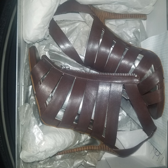 Jessica Simpson Strappy heels - Picture 1 of 6